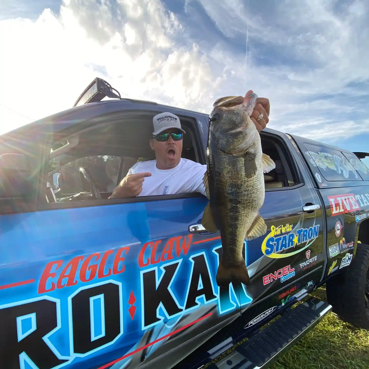 Fishing Report - Fishing For Large Mouth Bass with Roland Martin Lake  Okeechobee Florida